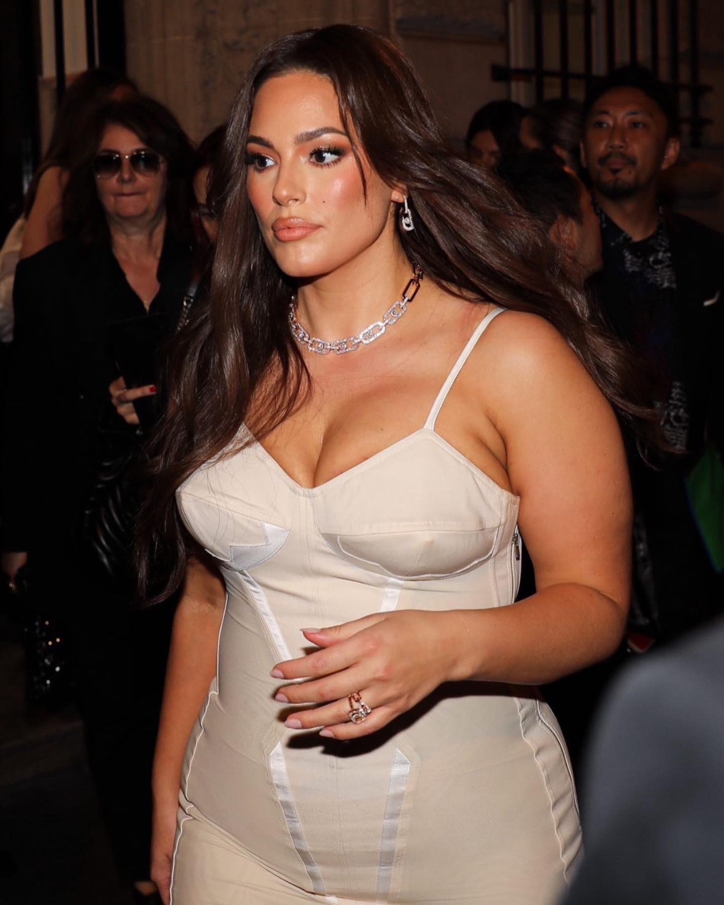 You are currently viewing Ashley Graham Bra Size and Body Measurements