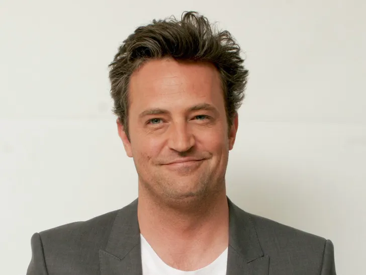 You are currently viewing Matthew Perry, famous for his role in ‘FRIENDS,’ has passed away at the age of 54 due to an apparent drowning