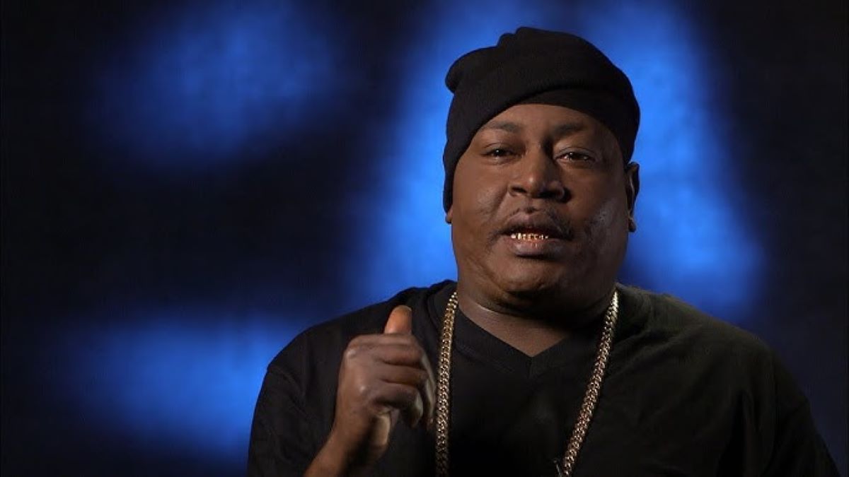 Trick Daddy speaking with blue background
